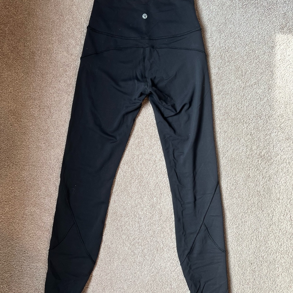 LULULEMON In-Movement leggings. Size 4